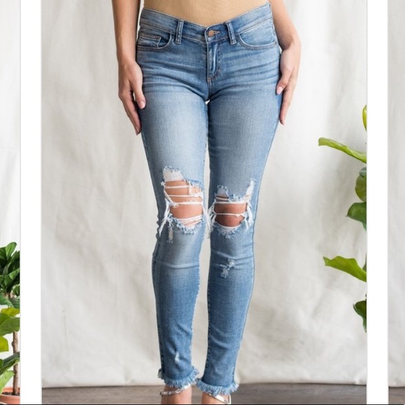 ✨NWT. Sneak Peek Destroyed Skinny Jeans - Picture 2 of 5